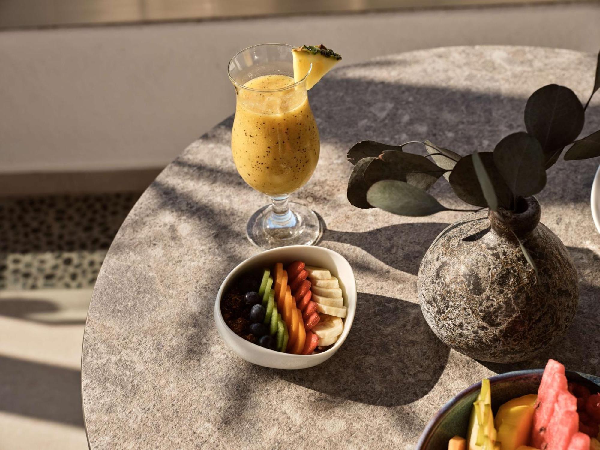 Sea Breeze Santorini Beach Resort, Curio By Hilton Agios Georgios  Exterior photo