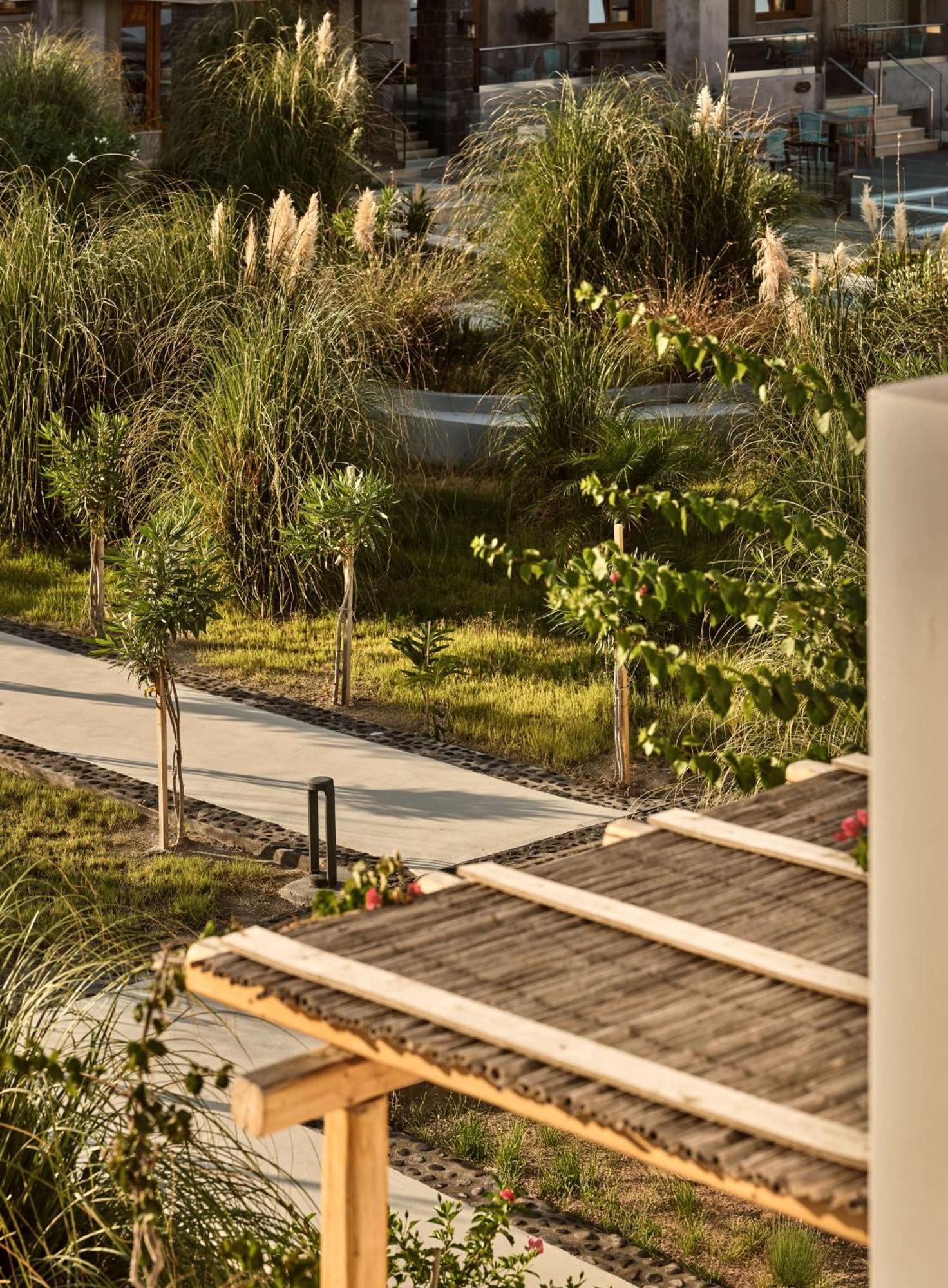 Sea Breeze Santorini Beach Resort, Curio By Hilton Agios Georgios  Exterior photo