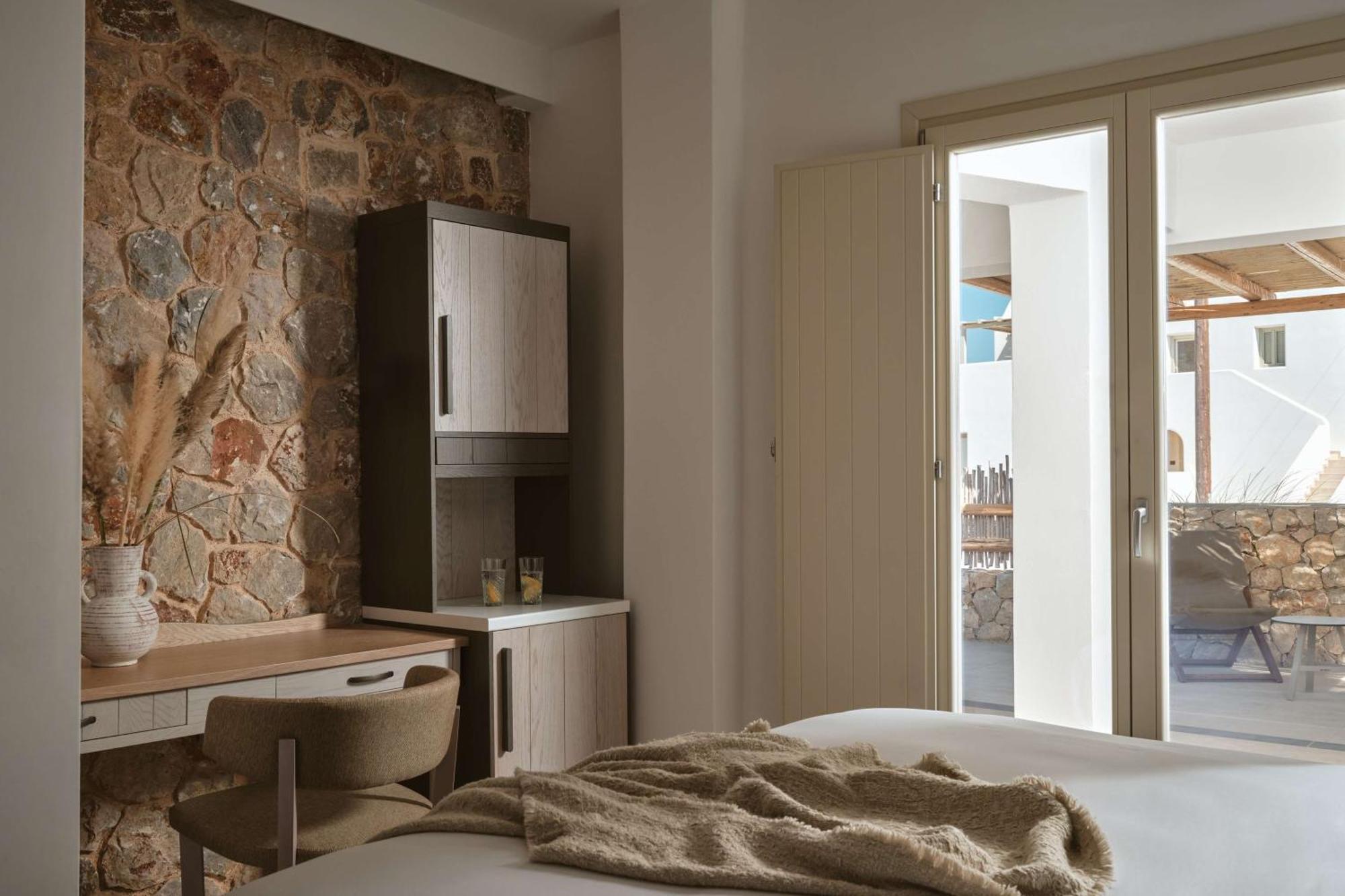 Sea Breeze Santorini Beach Resort, Curio By Hilton Agios Georgios  Exterior photo