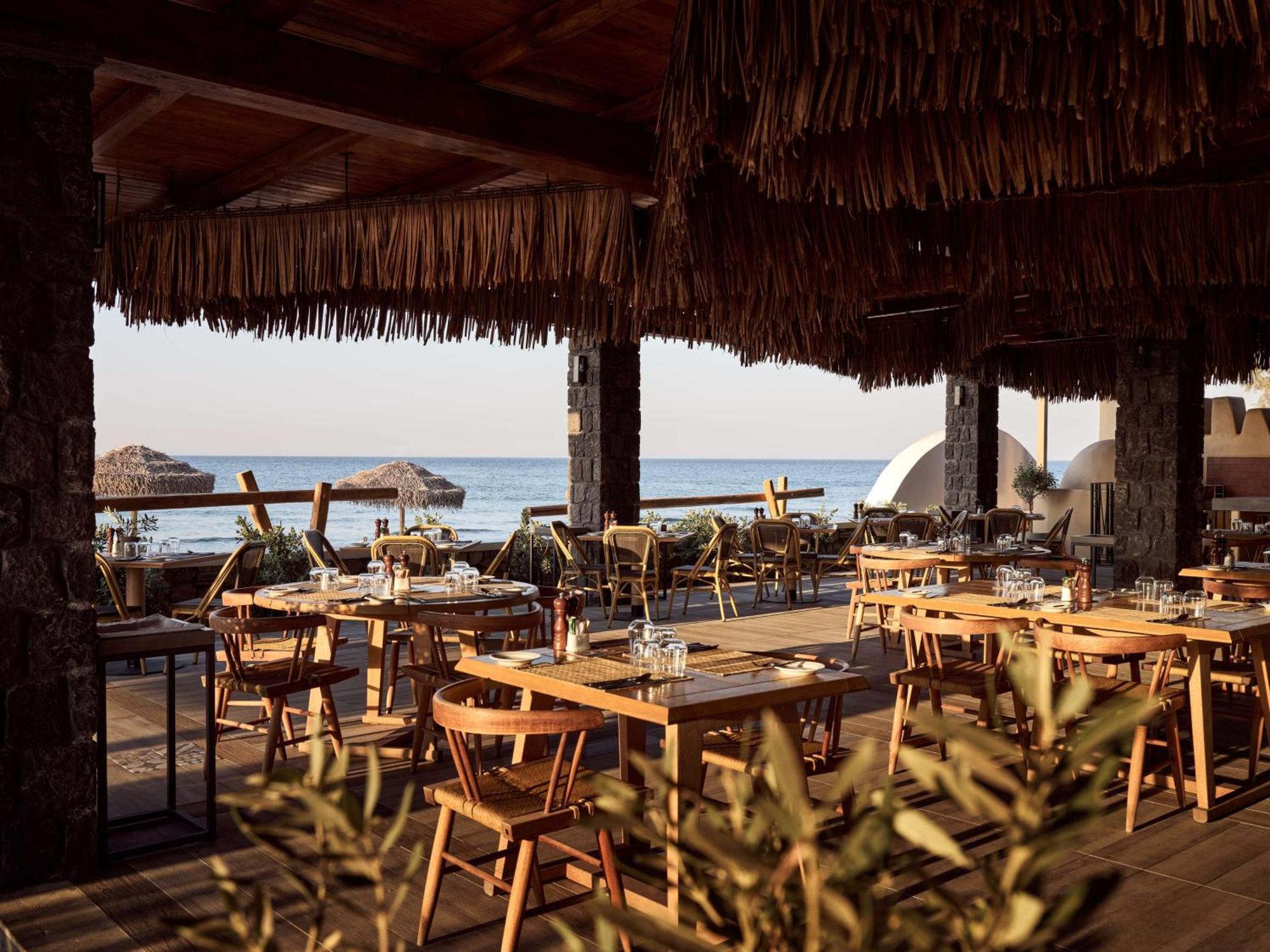 Sea Breeze Santorini Beach Resort, Curio By Hilton Agios Georgios  Exterior photo