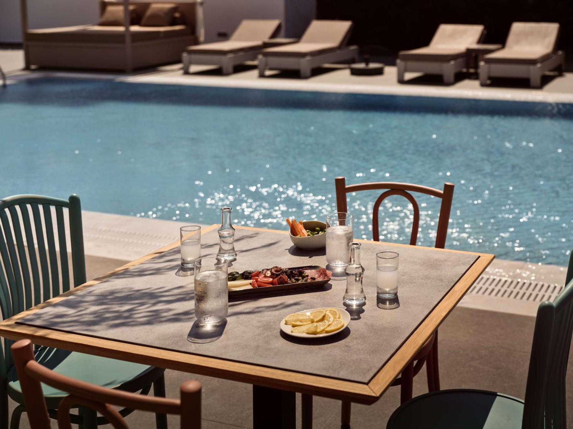 Sea Breeze Santorini Beach Resort, Curio By Hilton Agios Georgios  Exterior photo