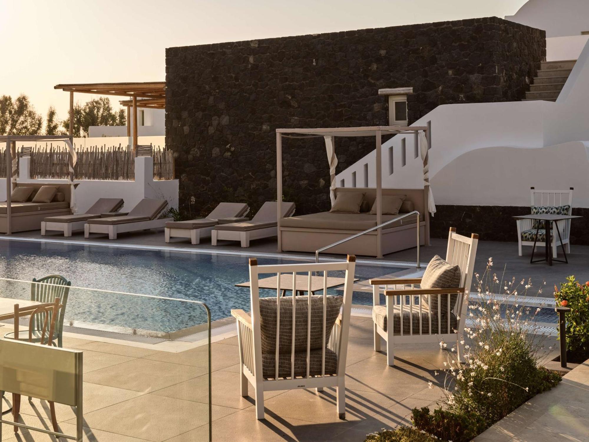 Sea Breeze Santorini Beach Resort, Curio By Hilton Agios Georgios  Exterior photo