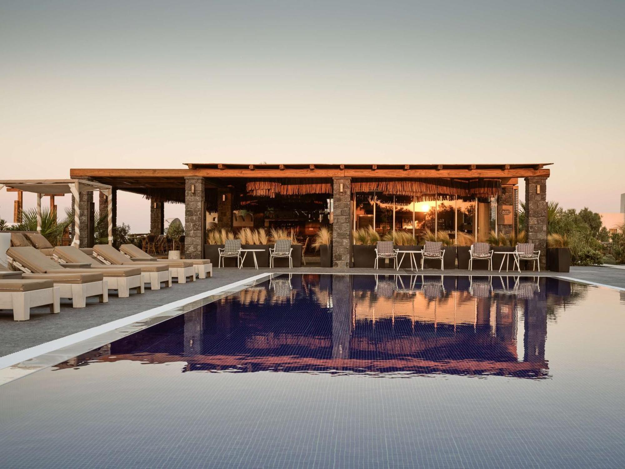 Sea Breeze Santorini Beach Resort, Curio By Hilton Agios Georgios  Exterior photo