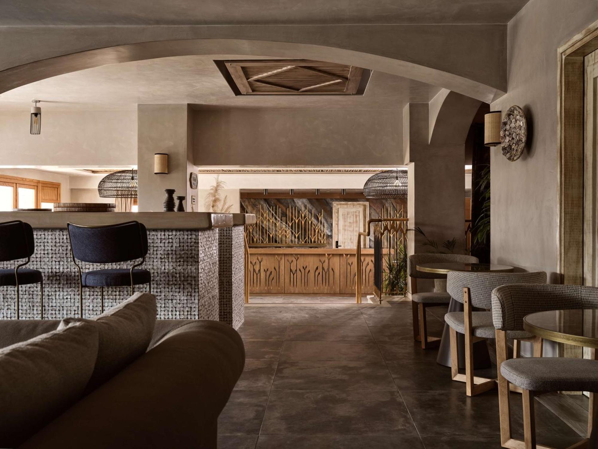 Sea Breeze Santorini Beach Resort, Curio By Hilton Agios Georgios  Exterior photo