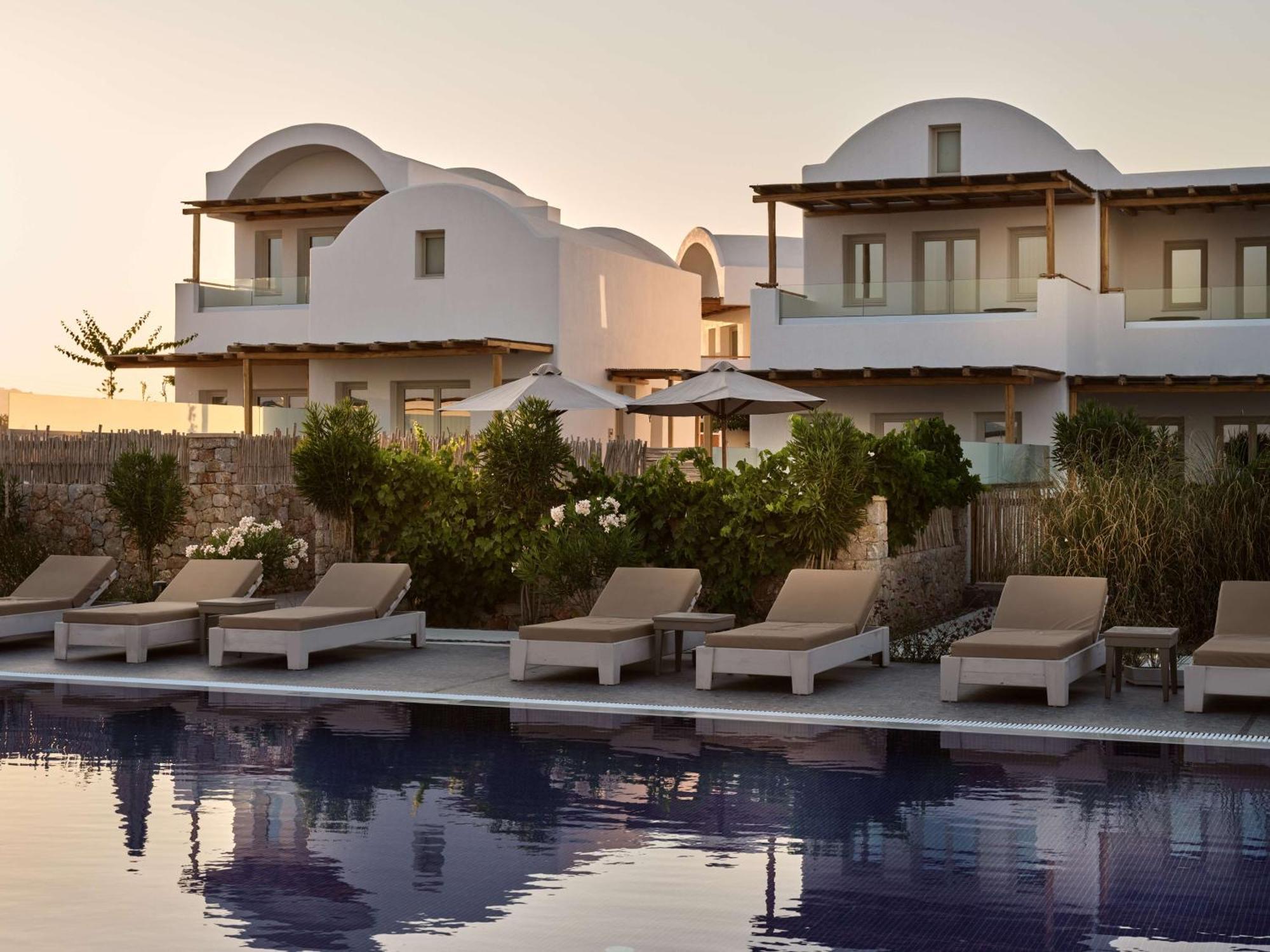 Sea Breeze Santorini Beach Resort, Curio By Hilton Agios Georgios  Exterior photo